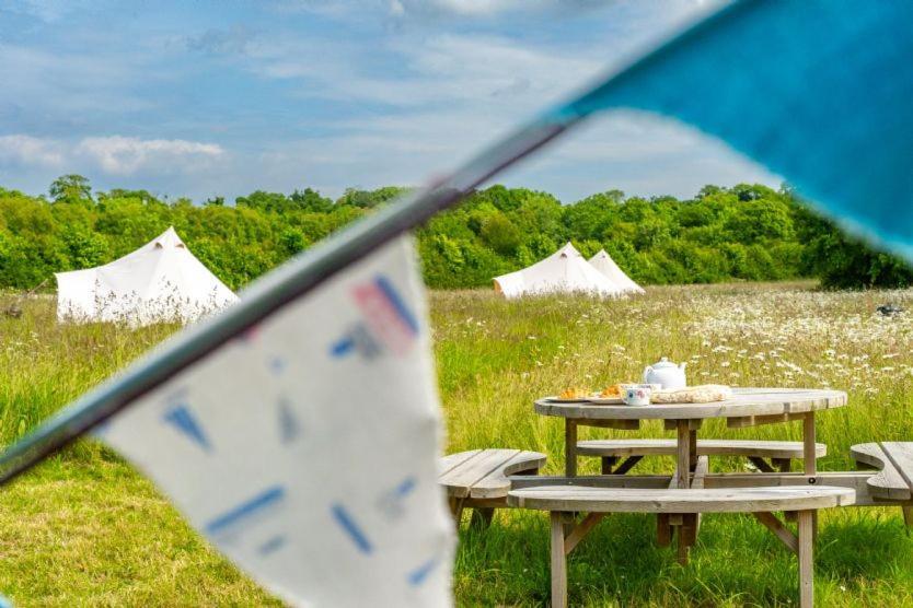 Red Clover At Blanca'S Bell Tents Villa Ringstead  Ngoại thất bức ảnh