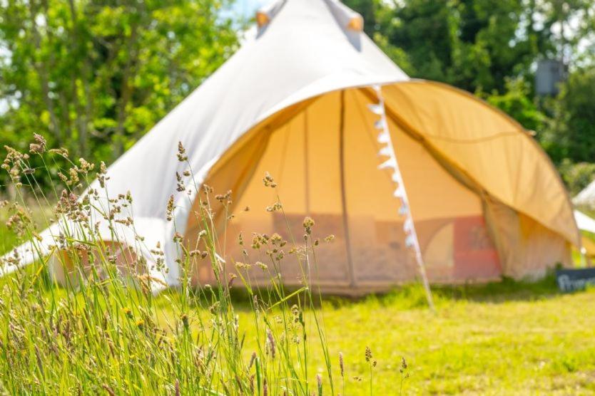 Red Clover At Blanca'S Bell Tents Villa Ringstead  Ngoại thất bức ảnh