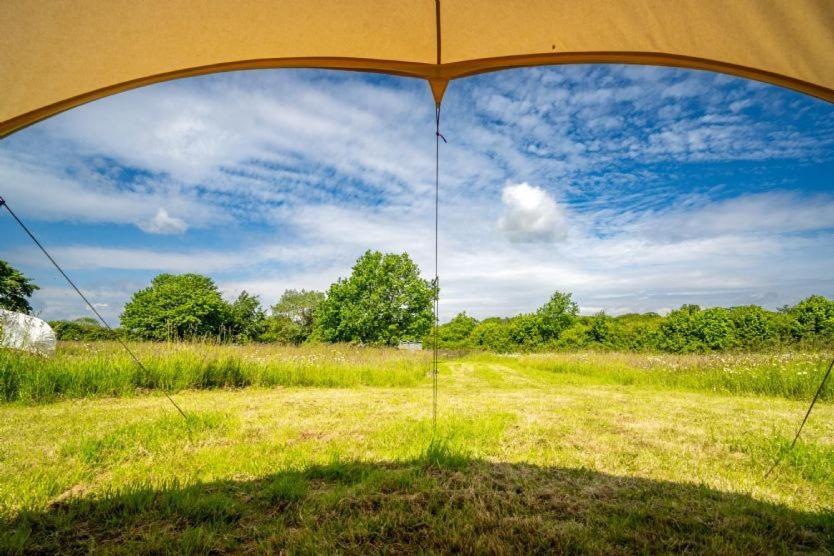 Red Clover At Blanca'S Bell Tents Villa Ringstead  Ngoại thất bức ảnh