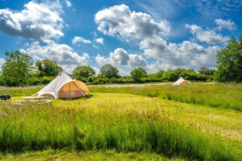 Red Clover At Blanca'S Bell Tents Villa Ringstead  Ngoại thất bức ảnh