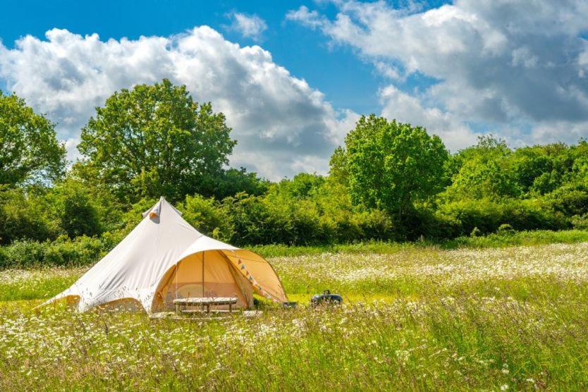 Red Clover At Blanca'S Bell Tents Villa Ringstead  Ngoại thất bức ảnh